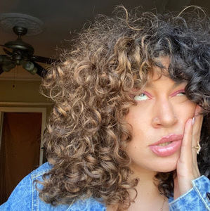 Meet your Posher, Lola